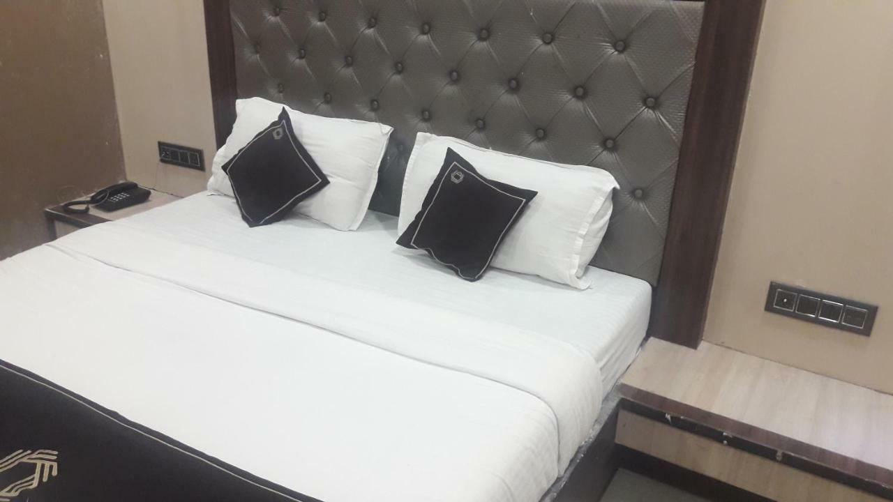 Отель Shine Hospitality Мумбаи Экстерьер фото