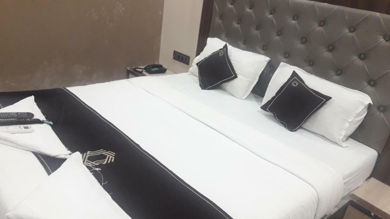 Отель Shine Hospitality Мумбаи Экстерьер фото