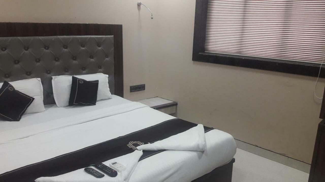 Отель Shine Hospitality Мумбаи Экстерьер фото