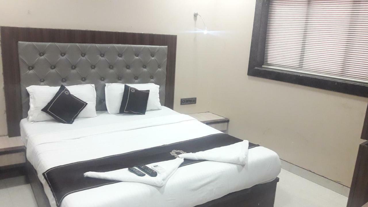 Отель Shine Hospitality Мумбаи Экстерьер фото