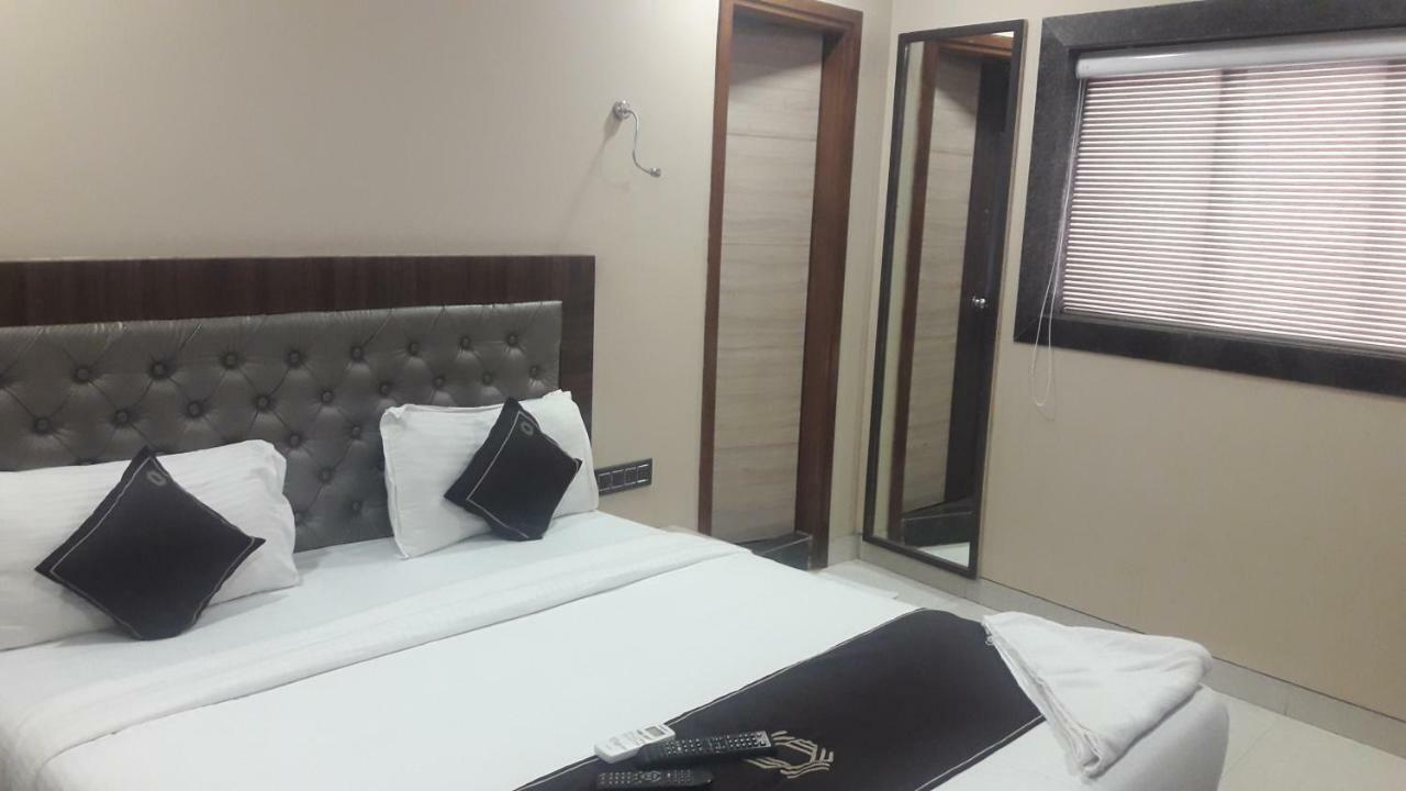 Отель Shine Hospitality Мумбаи Экстерьер фото