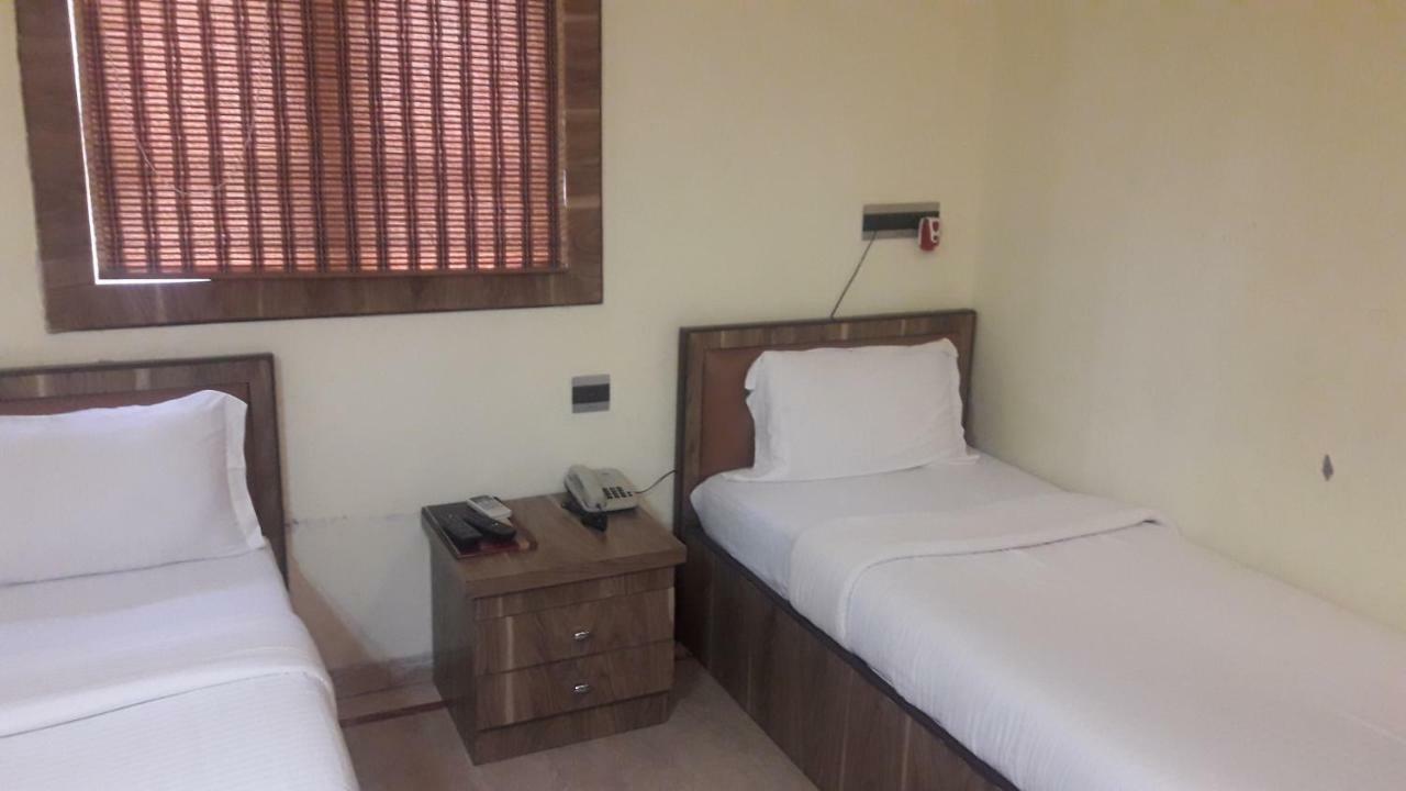 Отель Shine Hospitality Мумбаи Экстерьер фото